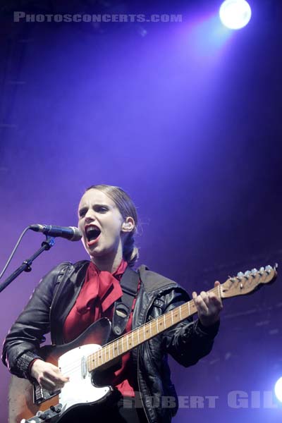 ANNA CALVI - 2011-08-28 - SAINT CLOUD - Domaine National - Scene de la Cascade - 